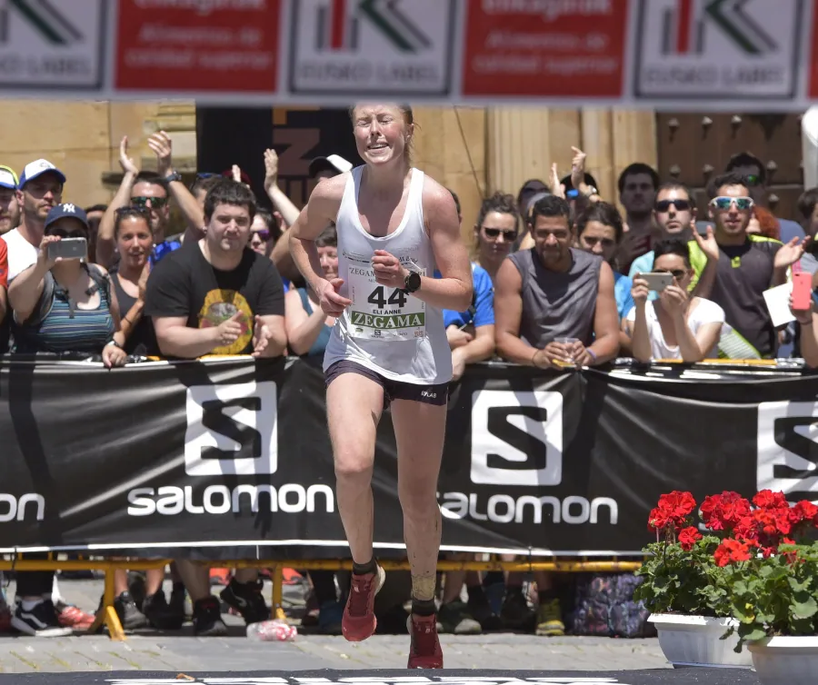 Zegama - Aizkorri ha recibido la visita de cientos de participantes y curiosos que han decidido disfrutar del buen tiempo con el mejor deporte al aire libre. 