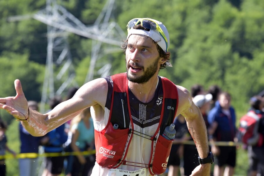 Zegama - Aizkorri ha recibido la visita de cientos de participantes y curiosos que han decidido disfrutar del buen tiempo con el mejor deporte al aire libre. 