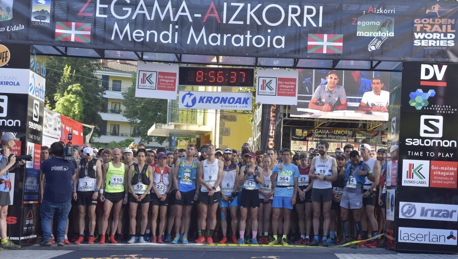 Zegama - Aizkorri ha recibido la visita de cientos de participantes y curiosos que han decidido disfrutar del buen tiempo con el mejor deporte al aire libre. 