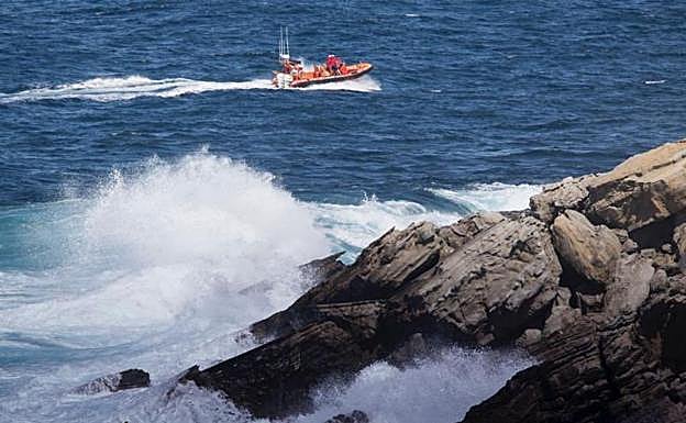 Imagen principal - «Si en esa zona una ola te arrastra al mar, es imposible salir con vida»