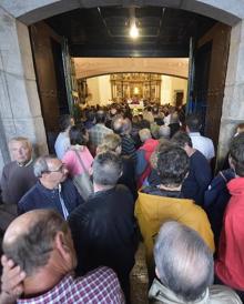 Imagen secundaria 2 - Ibarra despide a los dos hermanos ahogados en Jaizkibel en un emotivo funeral