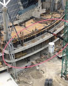 Imagen secundaria 2 - 1) Son muchos los curiosos que a diario se acercan a ver las obras de Anoeta. 2) Los accesos y las escaleras señaladas con una elipse. 3) En el córner noroeste se ubicarán las oficinas del club.