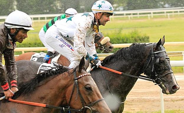 Václav Janácek ha logrado un triplete en el arranque de la temporada en el hipódromo de Donostia