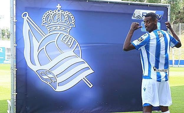 Isak, durante su presentación como jugador de la Real Sociedad. 