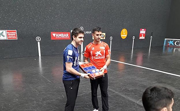 Irribarria y Urrutikoetxea eligen «pelotas similares»