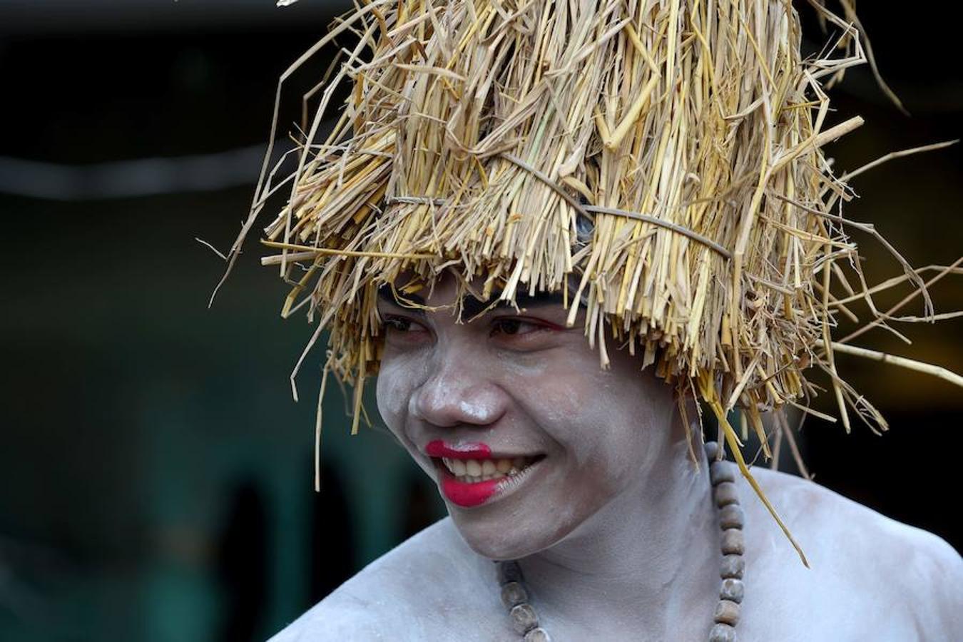 Los manifestantes desfilan durante el festival anual «Pring Ka-Ek» o «casa del espíritu» para orar por la fortuna y la lluvia en las afueras de Phnom Penh