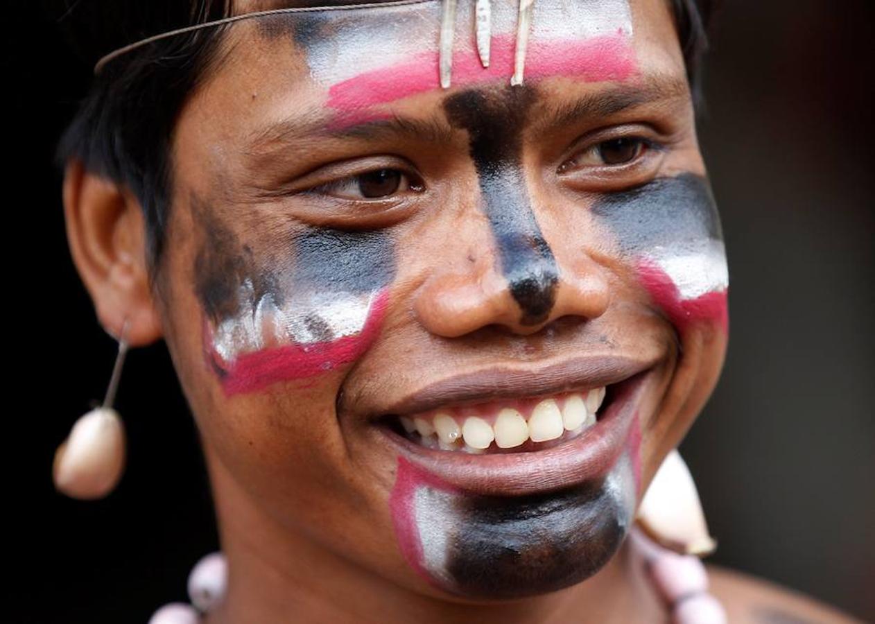 Los manifestantes desfilan durante el festival anual «Pring Ka-Ek» o «casa del espíritu» para orar por la fortuna y la lluvia en las afueras de Phnom Penh