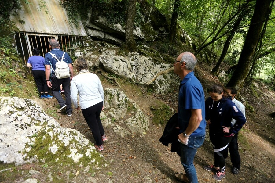 Ekainberri ha vivido una de sus jornadas más especiales del año. Ekainfest transformó el valle de Sastarrain en un gran campamento de la Prehistoria, donde los asistentes, en su mayoría público familiar, pudieron ver cómo hacían fuego nuestros antepasados de hace 14.000 años, cómo vestían o cómo cazaban.