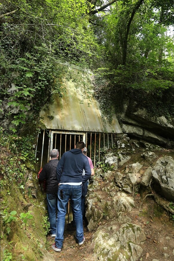 Ekainberri ha vivido una de sus jornadas más especiales del año. Ekainfest transformó el valle de Sastarrain en un gran campamento de la Prehistoria, donde los asistentes, en su mayoría público familiar, pudieron ver cómo hacían fuego nuestros antepasados de hace 14.000 años, cómo vestían o cómo cazaban.