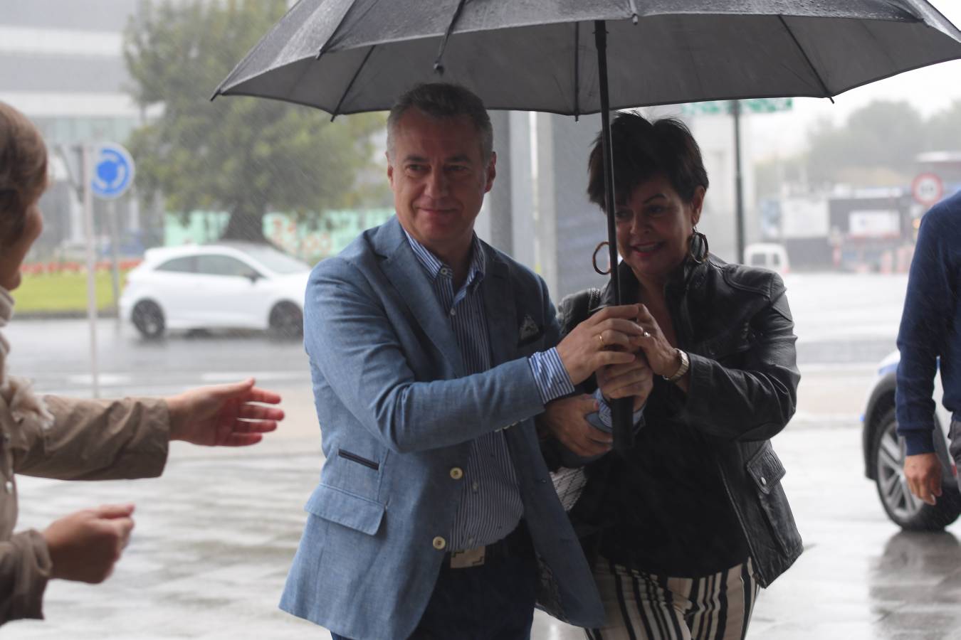 La final entre Irribarria y Urrutikoetxea ha reunido a miles de personas en Bilbao, entre las que estaban Iñigo Urkullu o Lorenzo Juarros. 