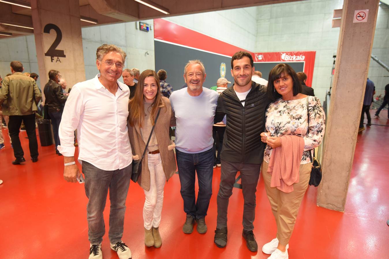 La final entre Irribarria y Urrutikoetxea ha reunido a miles de personas en Bilbao, entre las que estaban Iñigo Urkullu o Lorenzo Juarros. 