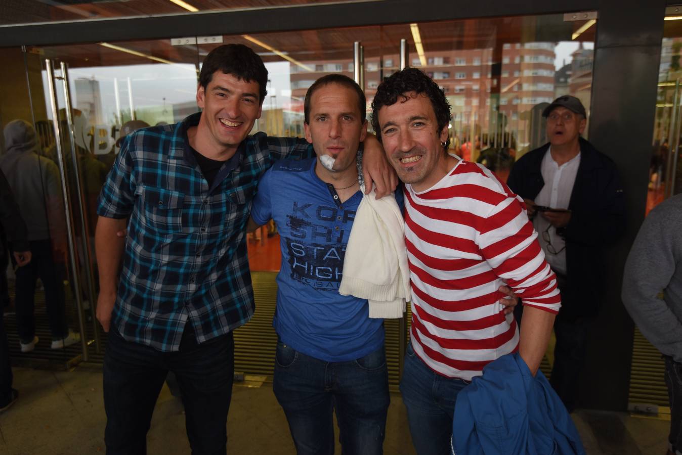 La final entre Irribarria y Urrutikoetxea ha reunido a miles de personas en Bilbao, entre las que estaban Iñigo Urkullu o Lorenzo Juarros. 