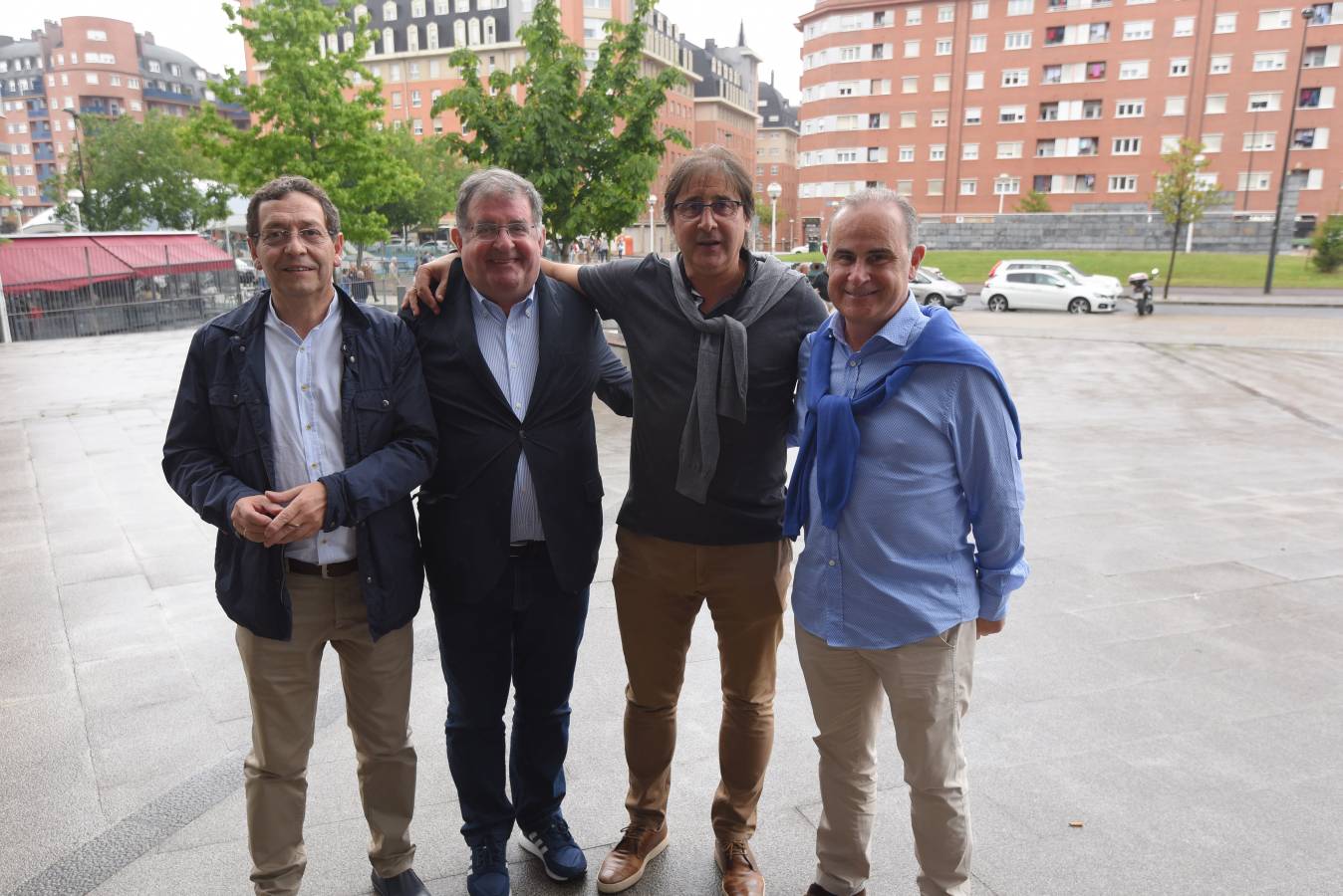 La final entre Irribarria y Urrutikoetxea ha reunido a miles de personas en Bilbao, entre las que estaban Iñigo Urkullu o Lorenzo Juarros. 