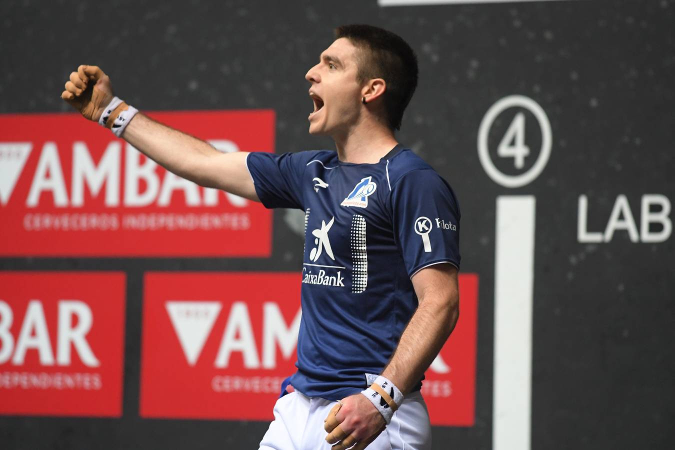 El de Arama se ha impuesto en una disputada final del Manomanista. Urrutikoetxea le ha plantado cara, pero el vizcaíno no ha podido con la fuerza del pelotari guipuzcoano.