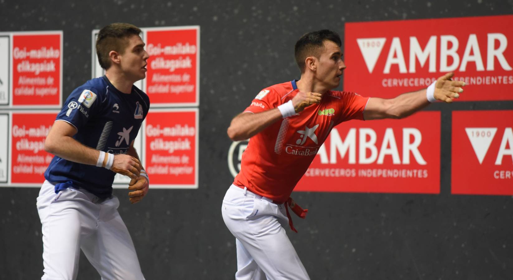 El de Arama se ha impuesto en una disputada final del Manomanista. Urrutikoetxea le ha plantado cara, pero el vizcaíno no ha podido con la fuerza del pelotari guipuzcoano.