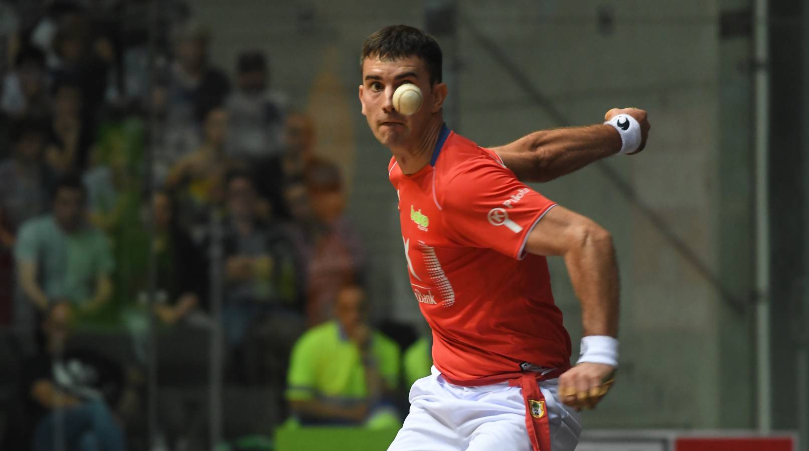 El de Arama se ha impuesto en una disputada final del Manomanista. Urrutikoetxea le ha plantado cara, pero el vizcaíno no ha podido con la fuerza del pelotari guipuzcoano.