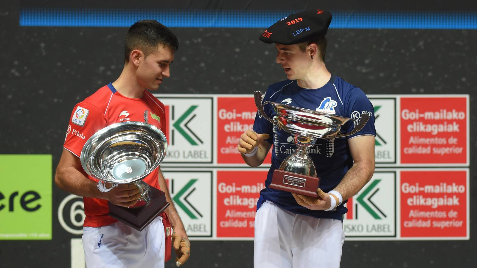 El de Arama se ha impuesto en una disputada final del Manomanista. Urrutikoetxea le ha plantado cara, pero el vizcaíno no ha podido con la fuerza del pelotari guipuzcoano.