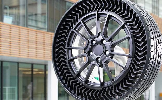 Detalle del neumático sin aire de Michelin. 