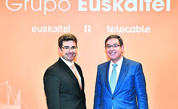 José Miguel García y Alberto García Erauzkin, en la foto que facilitó Euskaltel tras el nombramiento del primero como consejero delegado.