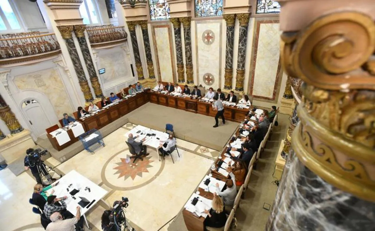 Pleno en el Ayuntamiento de San Sebastián.