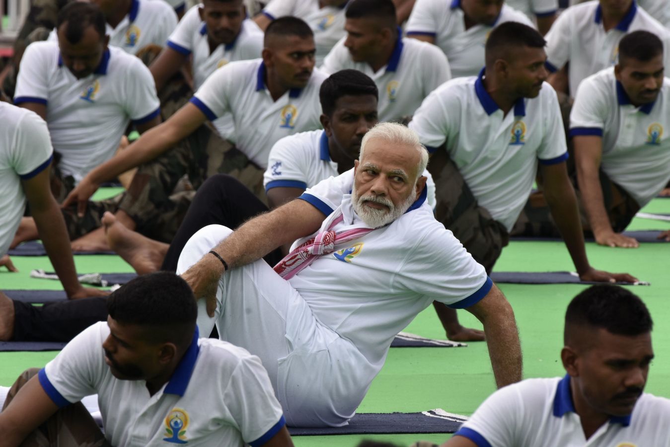 Este viernes se ha celebrado el Día Internacional del Yoga en todas las partes del mundo. Desde 2014 la ONU oficializó el 21 de junio como el Día Internacional del Yoga y cada vez son más las personas que participan. Actualmente más de 500 millones de personas practican yoga en el mundo. Una disciplina que suma adeptos gracias a la cantidad de beneficios que aporta en mente y cuerpo. 