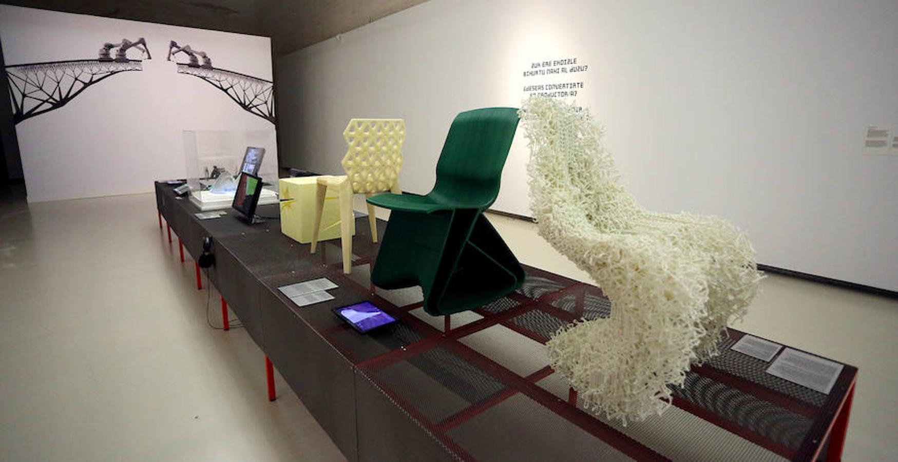 El Museo San Telmo ha presentado este viernes la exposición 'Hello, robot, el diseño entre el humano y la máquina', una muestra de Vitra Design Museum, MAK Vienna y Design Museum Gent, y comisariada por Amelie Klein, examina detalladamente el boom actual de la robótica.