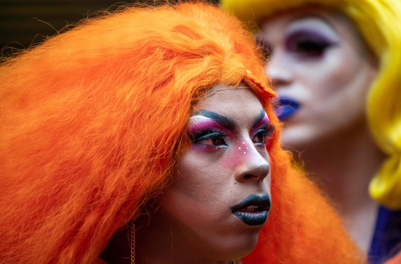 El Día Internacional del Orgullo LGBT se celebra anualmente de forma pública para instalar la igualdad de su colectivo. Esta fiesta tiene lugar el 28 de junio, día en el que se conmemoran los disturbios de Stonewall de 1969, que marcaron el inicio del movimiento de liberación homosexual. ​Estas 'drags' se preparan para festejar el Día del Orgullo en Sao Paulo. 