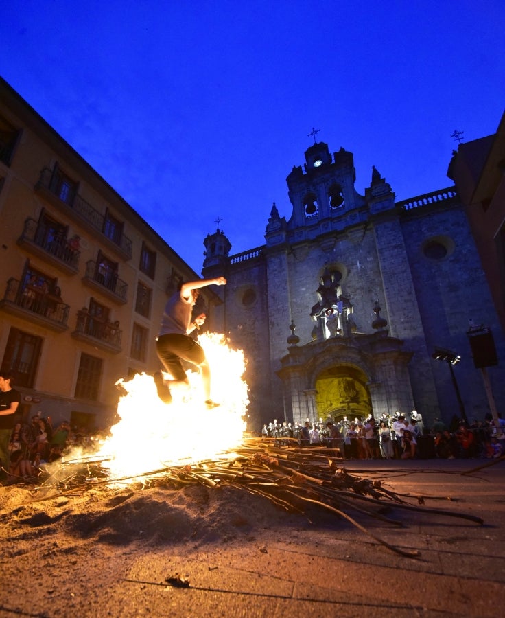 Fotos: Hoguera de San Juan en Tolosa, en imágenes