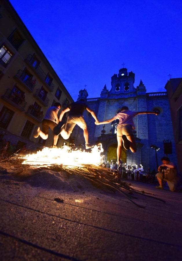 Fotos: Hoguera de San Juan en Tolosa, en imágenes