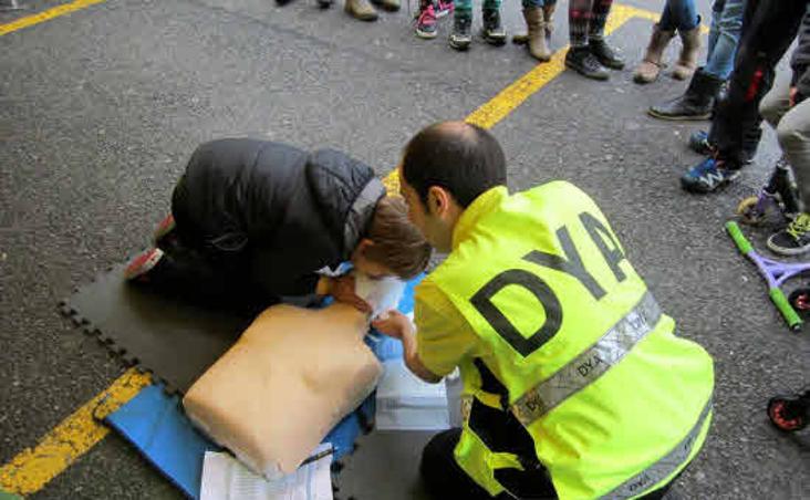 Zer egin norbait mareatzen denean