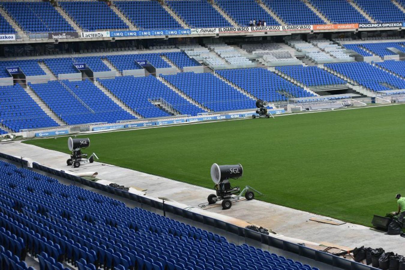 Los operarios han instalado las vigas de hormigón prefabricadas que ya dan forma al anillo inferior y el superior va cogiendo forma