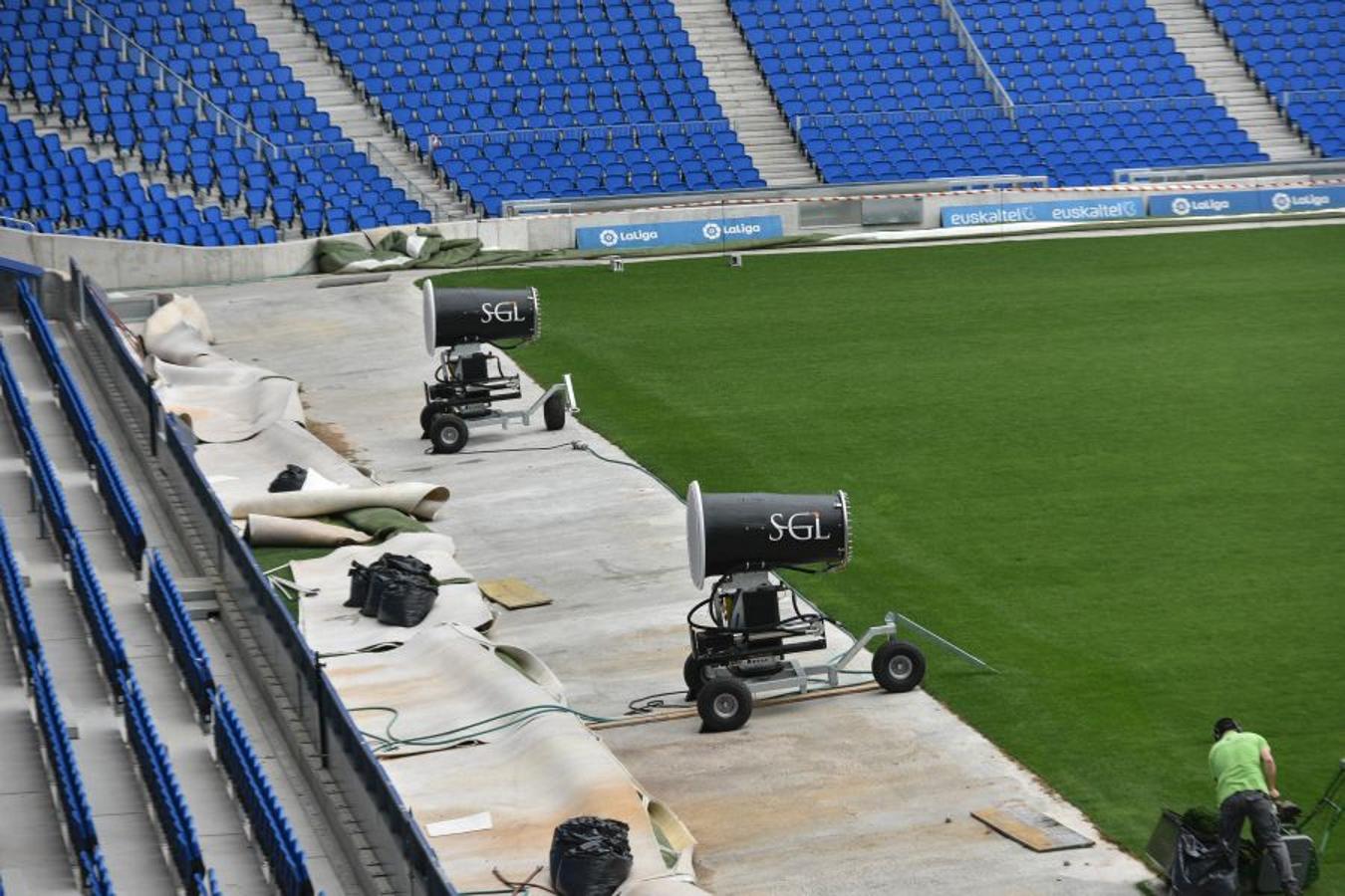 Los operarios han instalado las vigas de hormigón prefabricadas que ya dan forma al anillo inferior y el superior va cogiendo forma