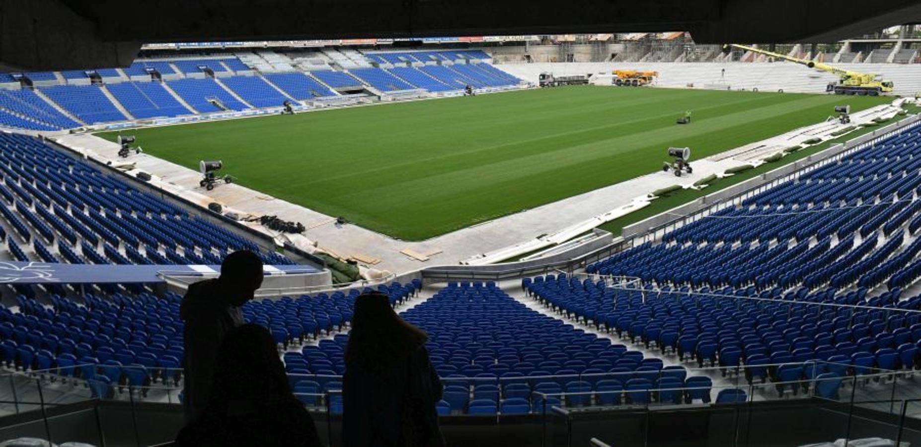 Los operarios han instalado las vigas de hormigón prefabricadas que ya dan forma al anillo inferior y el superior va cogiendo forma