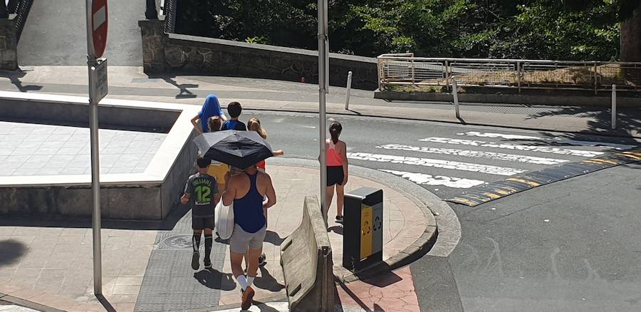 Los termómetros han llegado a los 32 grados en Azpeitia al mediodía.