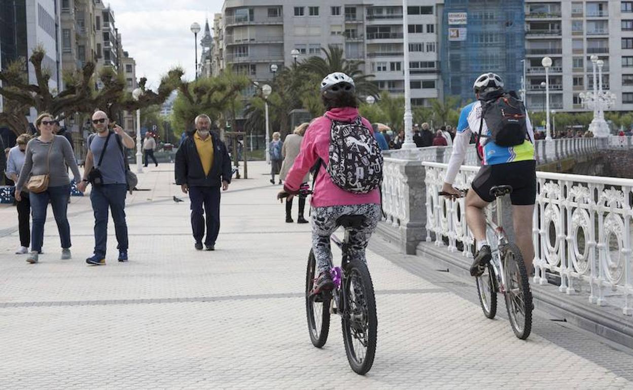 San Sebastián ofrecerá 180 aparcamientos más para bicicletas en las playas