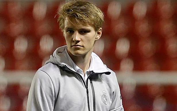 Odegaard, con la equipación del Real Madrid, antes de emprender su aventura en Holanda
