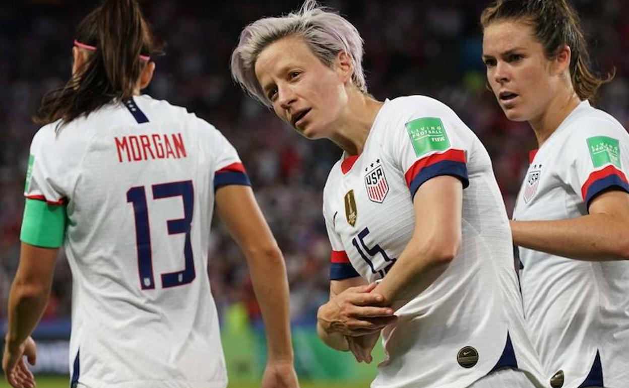 Rapinoe celebra un gol. 