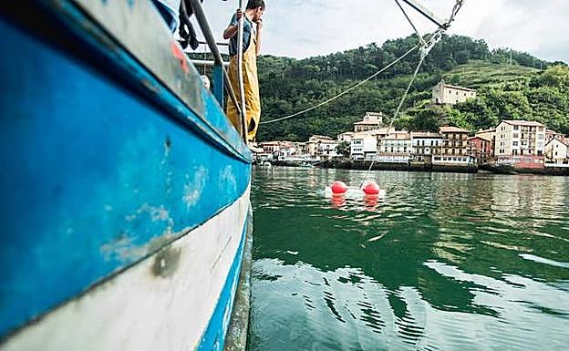 El puerto de Pasaia estudia ampliar el acceso y el calado para permitir que atraquen barcos de mayor tamaño
