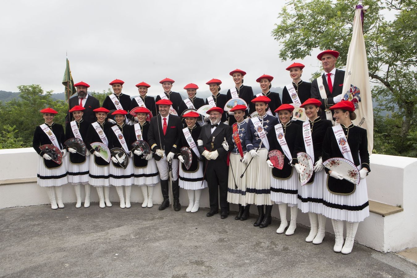 El Alarde tradicional, en su recorrido de por las calles de Irun esta tarde, integrado por 7.998 hombres y 19 cantineras.