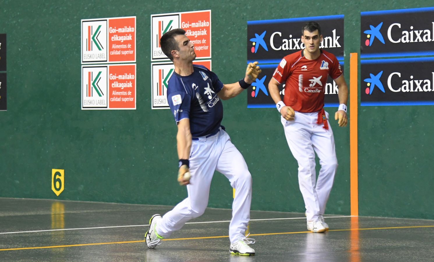 El donostiarra Iñigo Bikuña venció en su debut profesional junto a Altuna III a Ezkurdia y Tolosa 16-22.