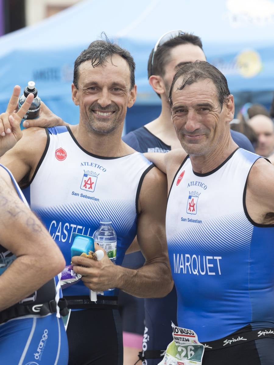 Más de 500 participantes han completado este triatlón donostiarra.