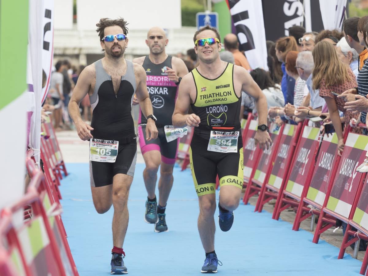 Más de 500 participantes han completado este triatlón donostiarra.