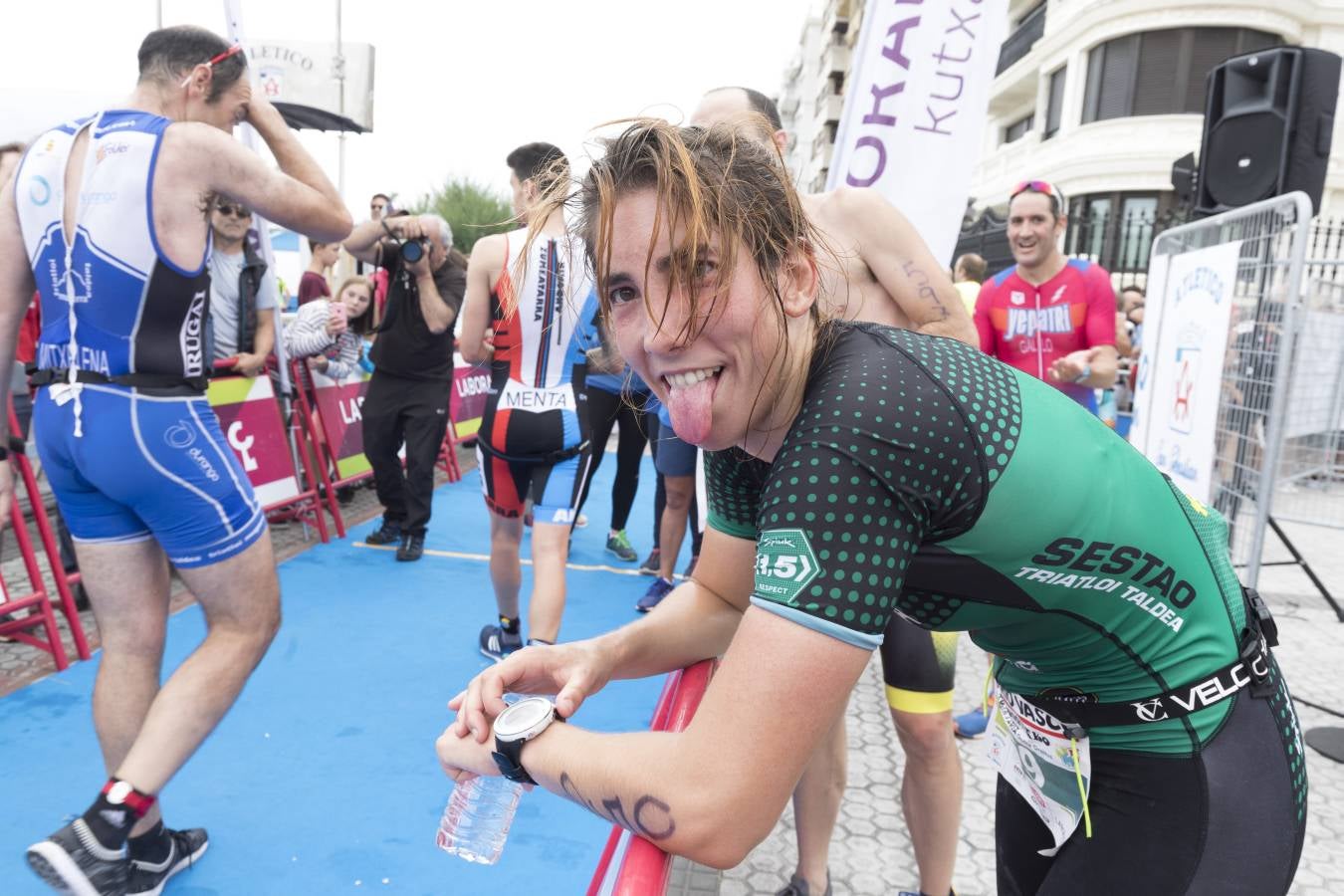 Más de 500 participantes han completado este triatlón donostiarra.