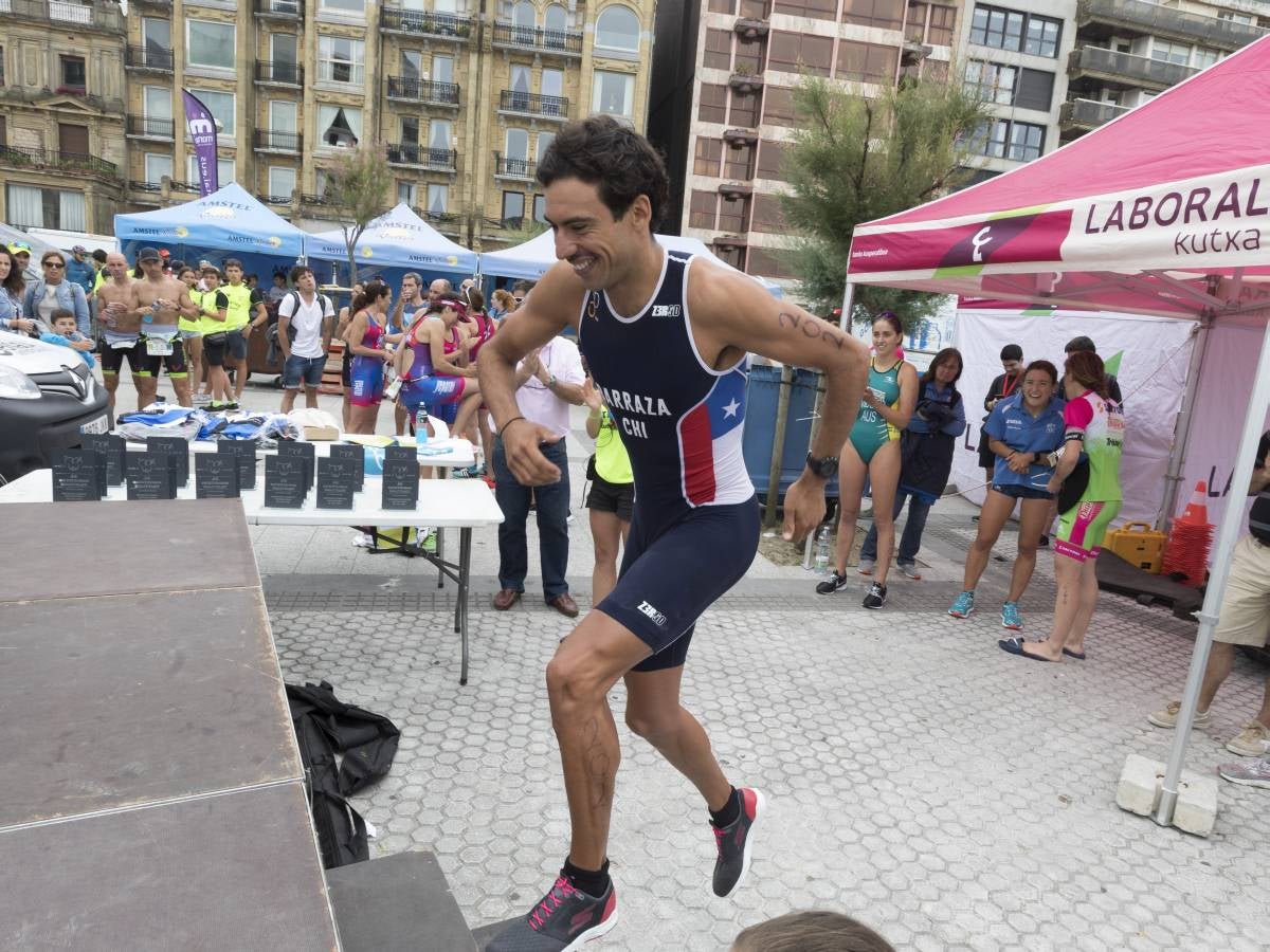 Más de 500 participantes han completado este triatlón donostiarra.