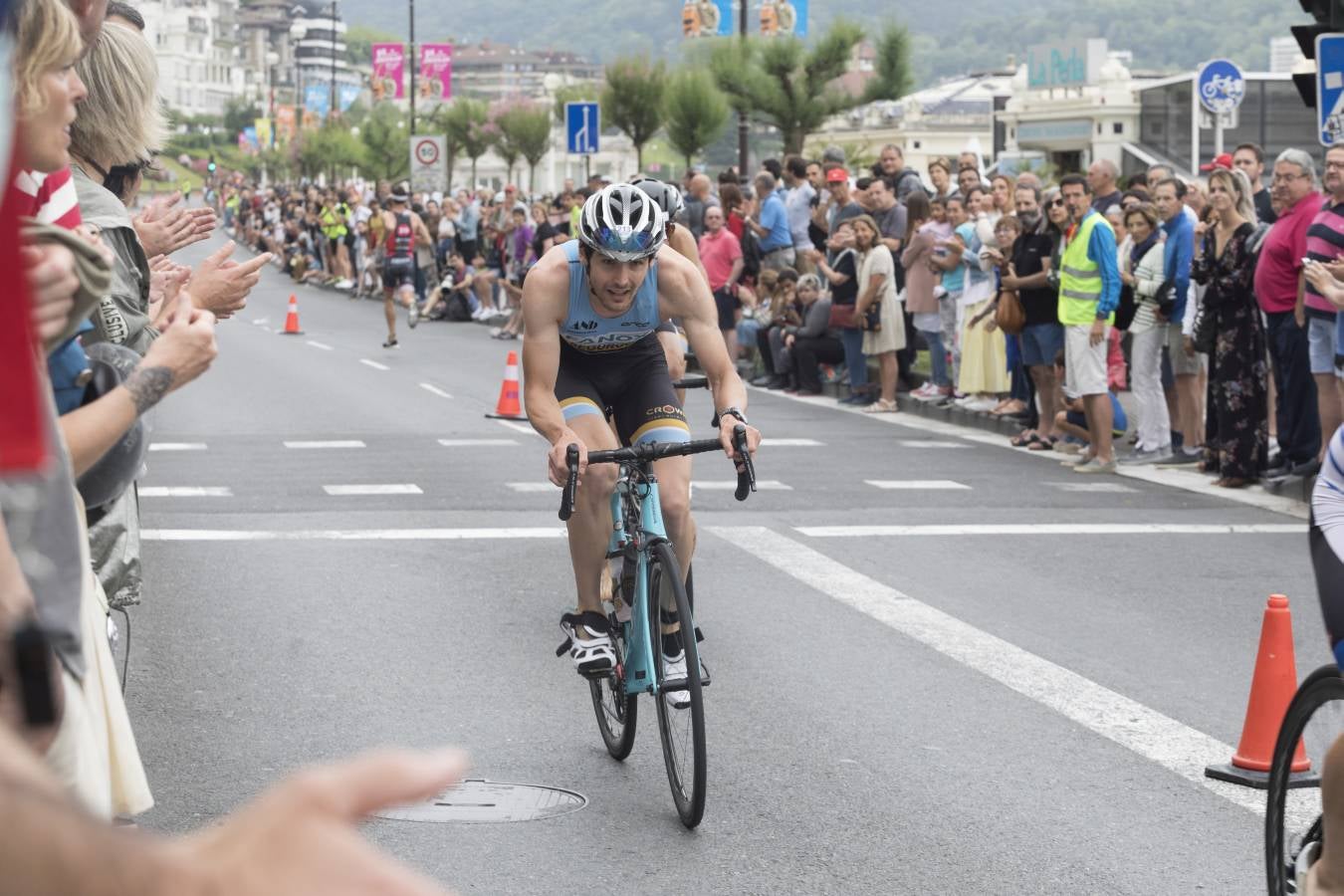 Más de 500 participantes han completado este triatlón donostiarra.