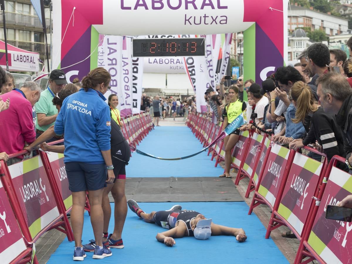 Más de 500 participantes han completado este triatlón donostiarra.