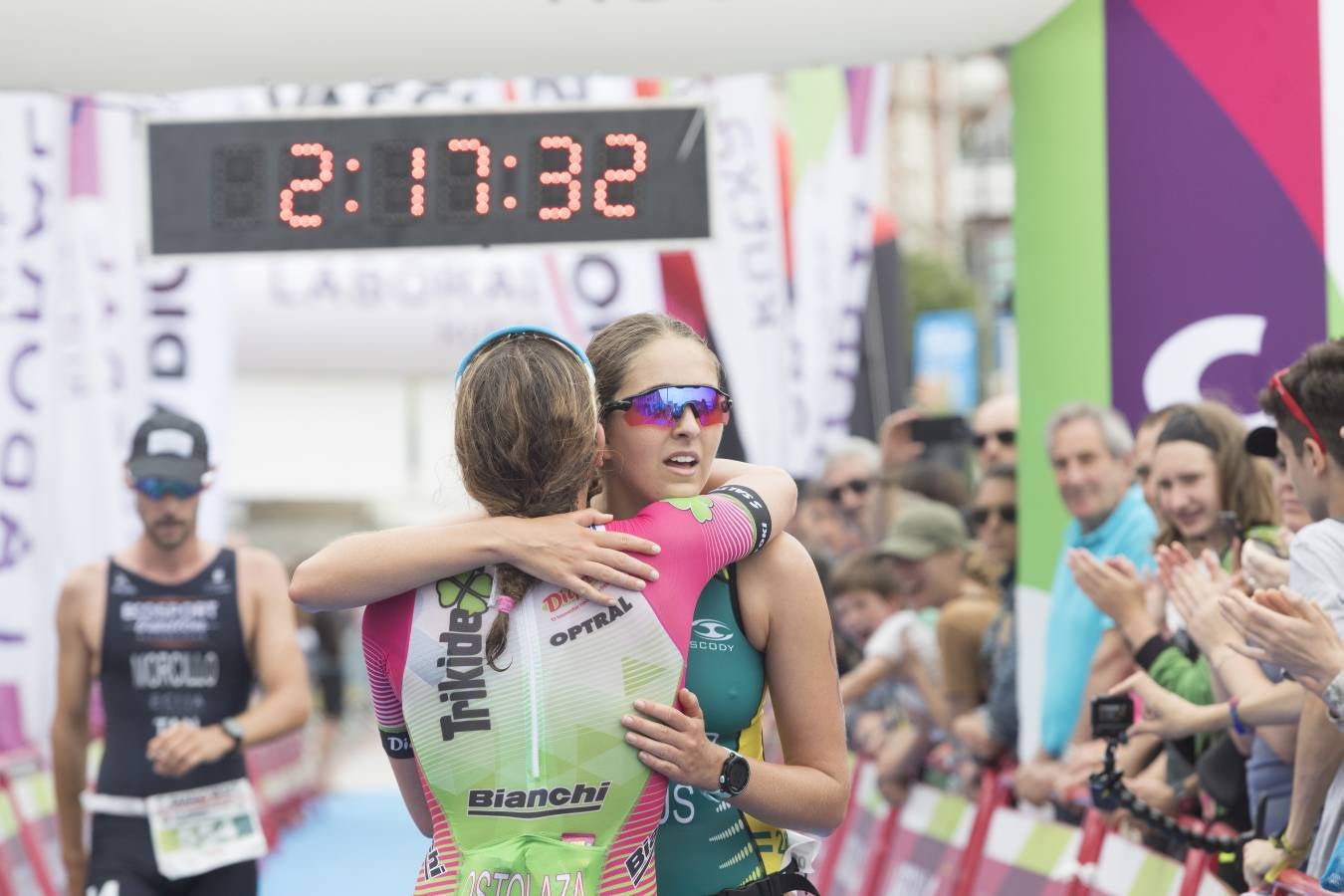 Más de 500 participantes han completado este triatlón donostiarra.