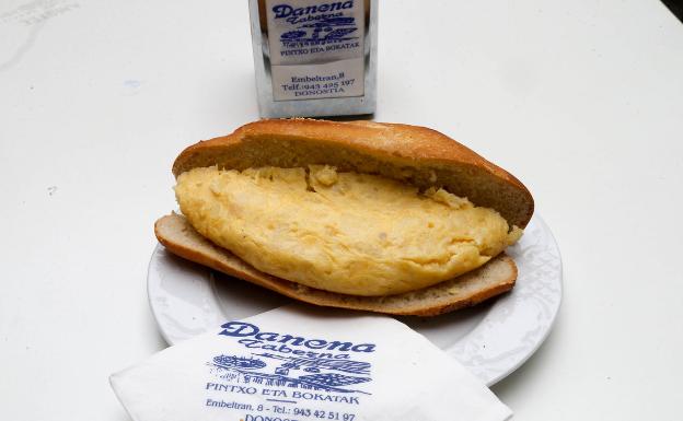 Bocadillo de tortilla del Danena. 