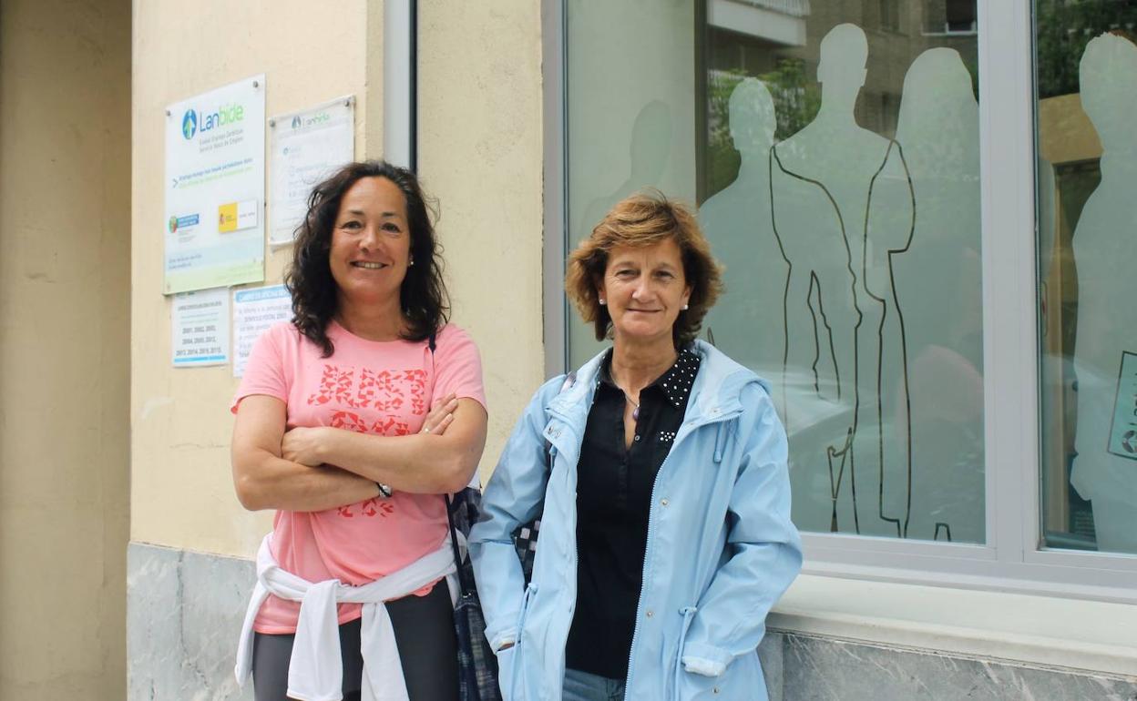 Mariví y Eloisa, dos de las trabajadoras en centros educativos que pierden el empleo en verano.