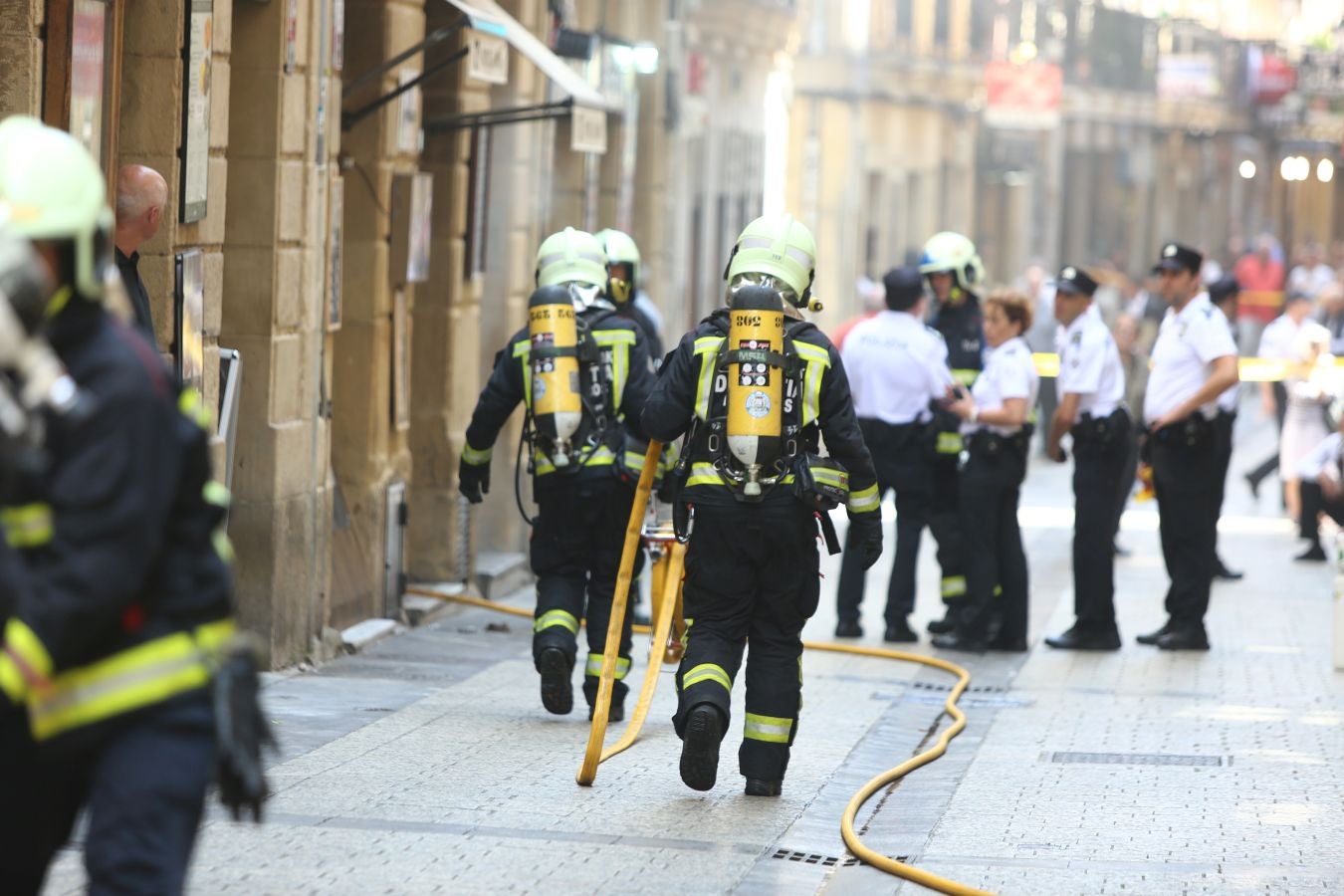 Fotos: Incendio en una vivienda de la Parte Vieja de Donostia